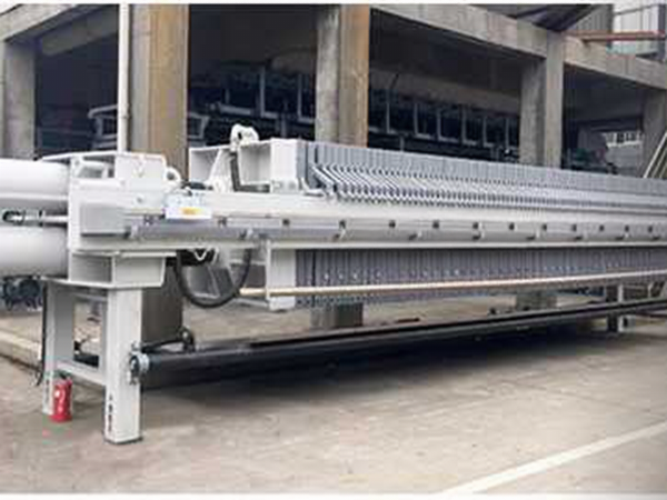 江蘇聯(lián)海生物科技有限公司板框污泥壓濾機(jī)使用現(xiàn)場(chǎng)